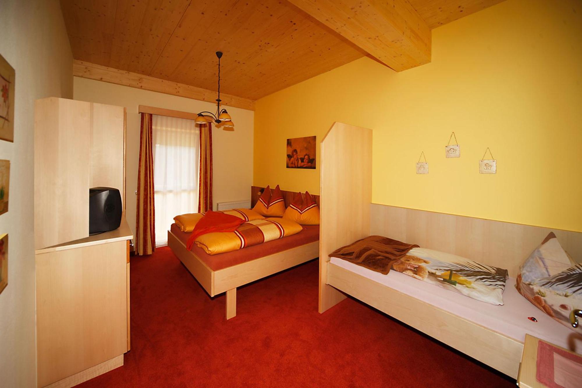 Hotel Garni Zerza Tropolach Bilik gambar