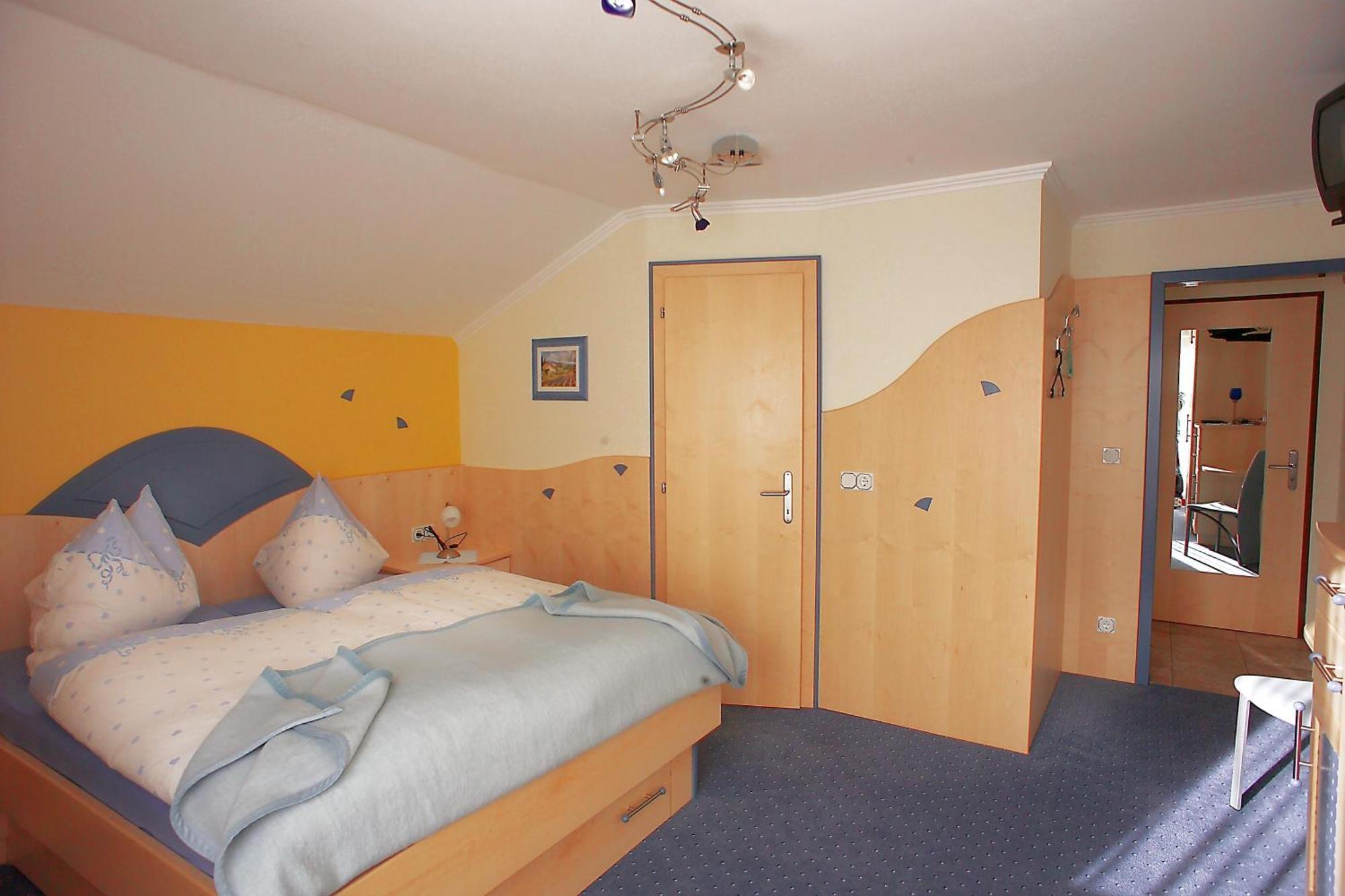 Hotel Garni Zerza Tropolach Bilik gambar