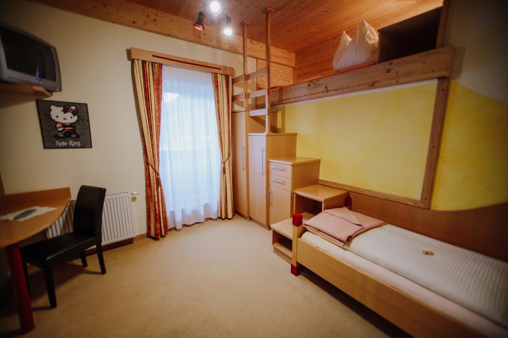 Hotel Garni Zerza Tropolach Luaran gambar