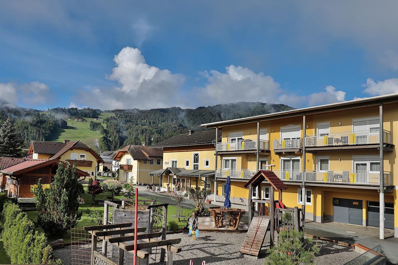 Hotel Garni Zerza Tropolach Luaran gambar
