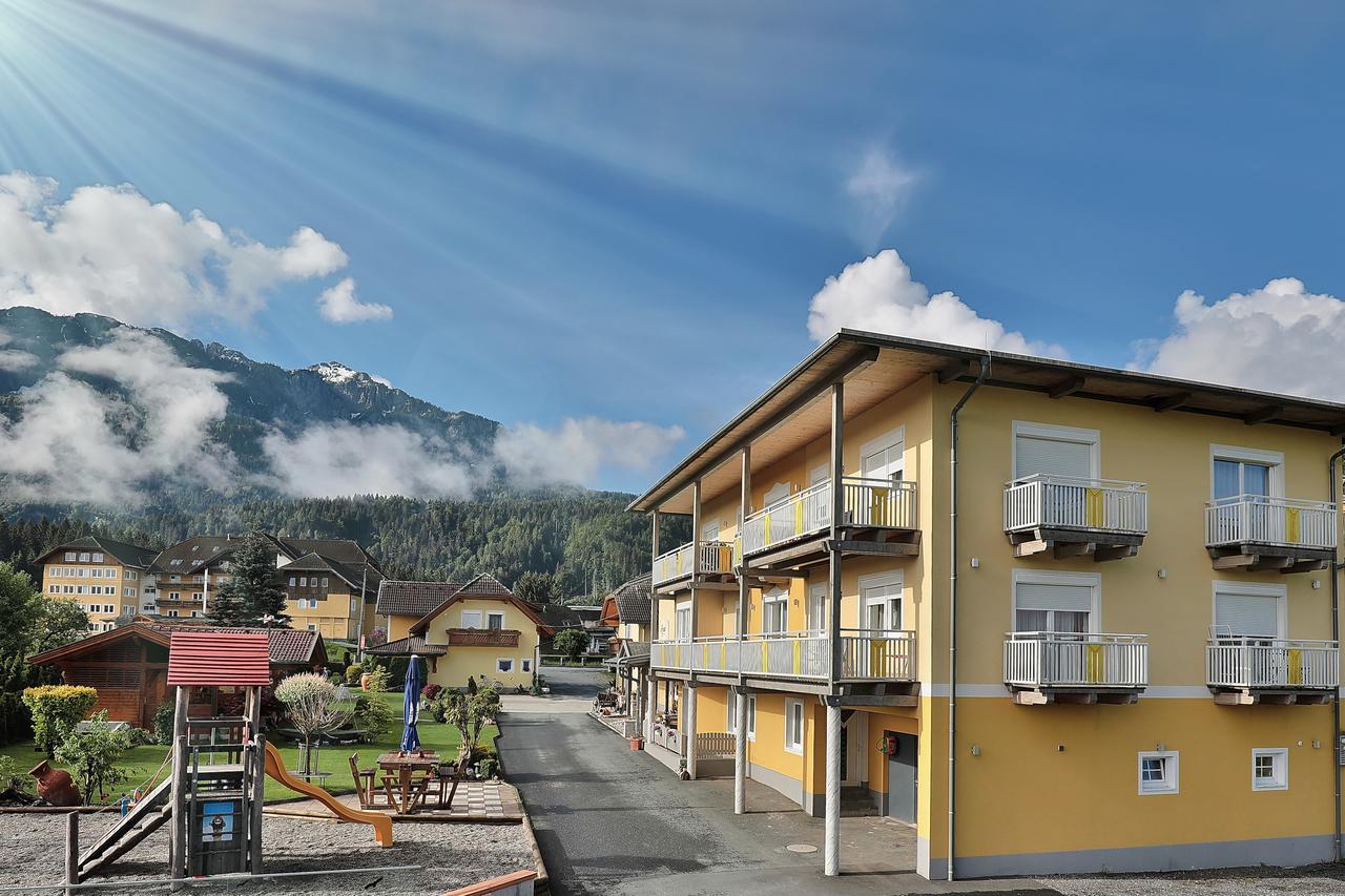Hotel Garni Zerza Tropolach Luaran gambar