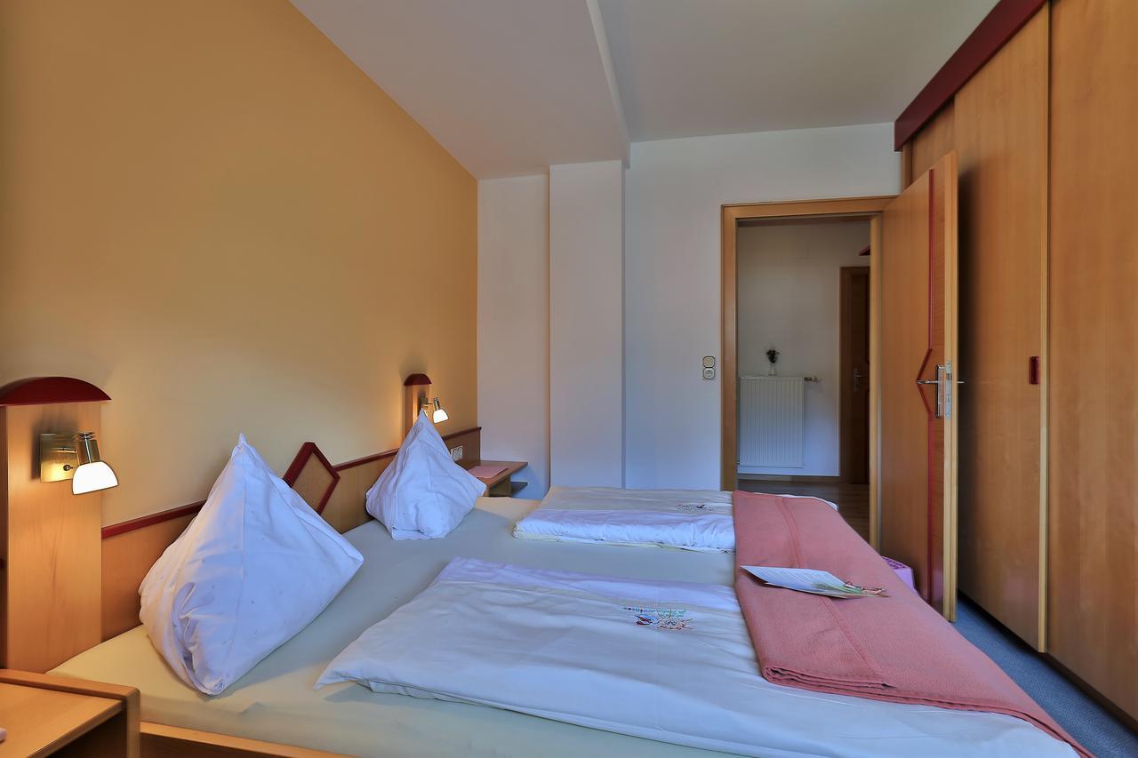 Hotel Garni Zerza Tropolach Luaran gambar